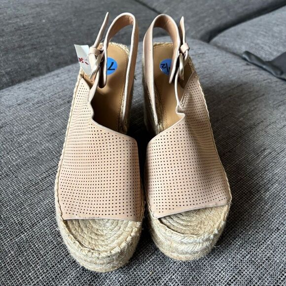 Marc Fisher wedge leather sandals - Picture 1 of 3